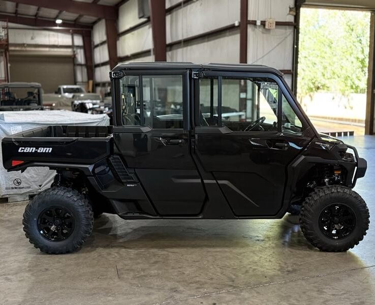 2026 Can-Am® Defender MAX XT CAB HD11