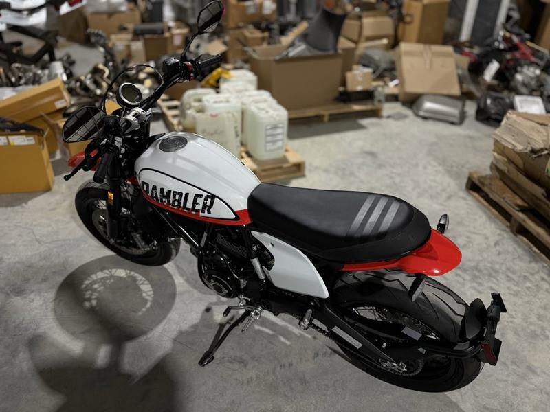 0AA78FDB-8CC5-4B6E-9DB2-76E2BF66CDFA