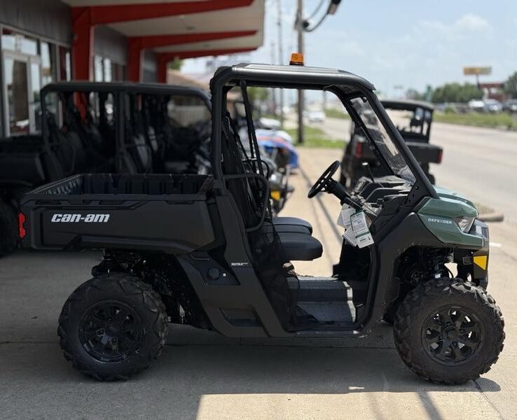 2025 Can-Am® Defender DPS HD7 Compass Green