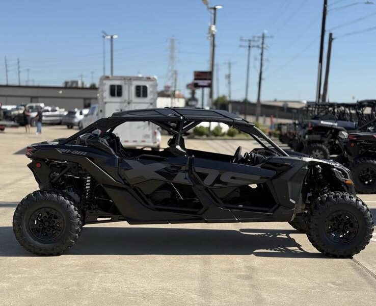 2026 Can-Am® Maverick X3 MAX X ds Turbo RR Triple Black_7.6 in.