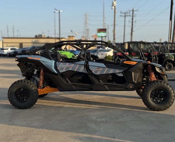 2026 Can-Am® Maverick X3 MAX RS Turbo Scandi Blue & Orange Crush