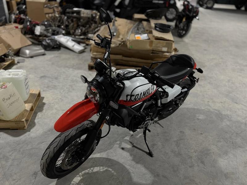 6982AC8D-6375-4E09-9965-73F2EAEB4357