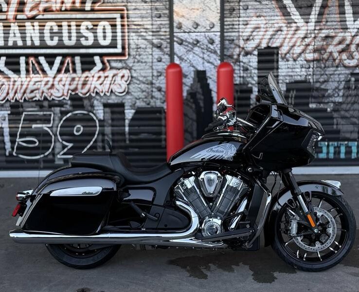 2026 Indian Motorcycle® Challenger® Limited Black Metallic