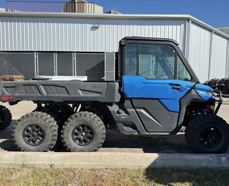 2023 Can-Am® Defender 6x6 Limited HD10