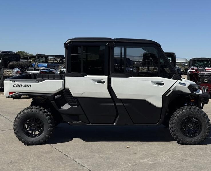 2026 Can-Am® Defender MAX Limited HD11