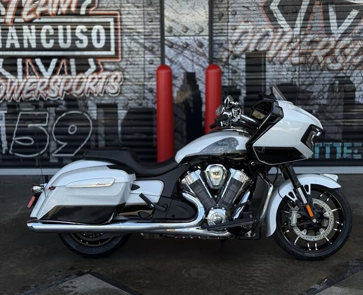 2025 Indian Motorcycle® Challenger® Limited 112 w/PowerBand Audio Ghost White Metallic with Black M