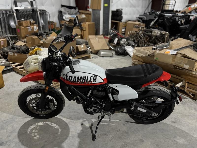 E936E275-60A2-431E-B935-99A31C047D94